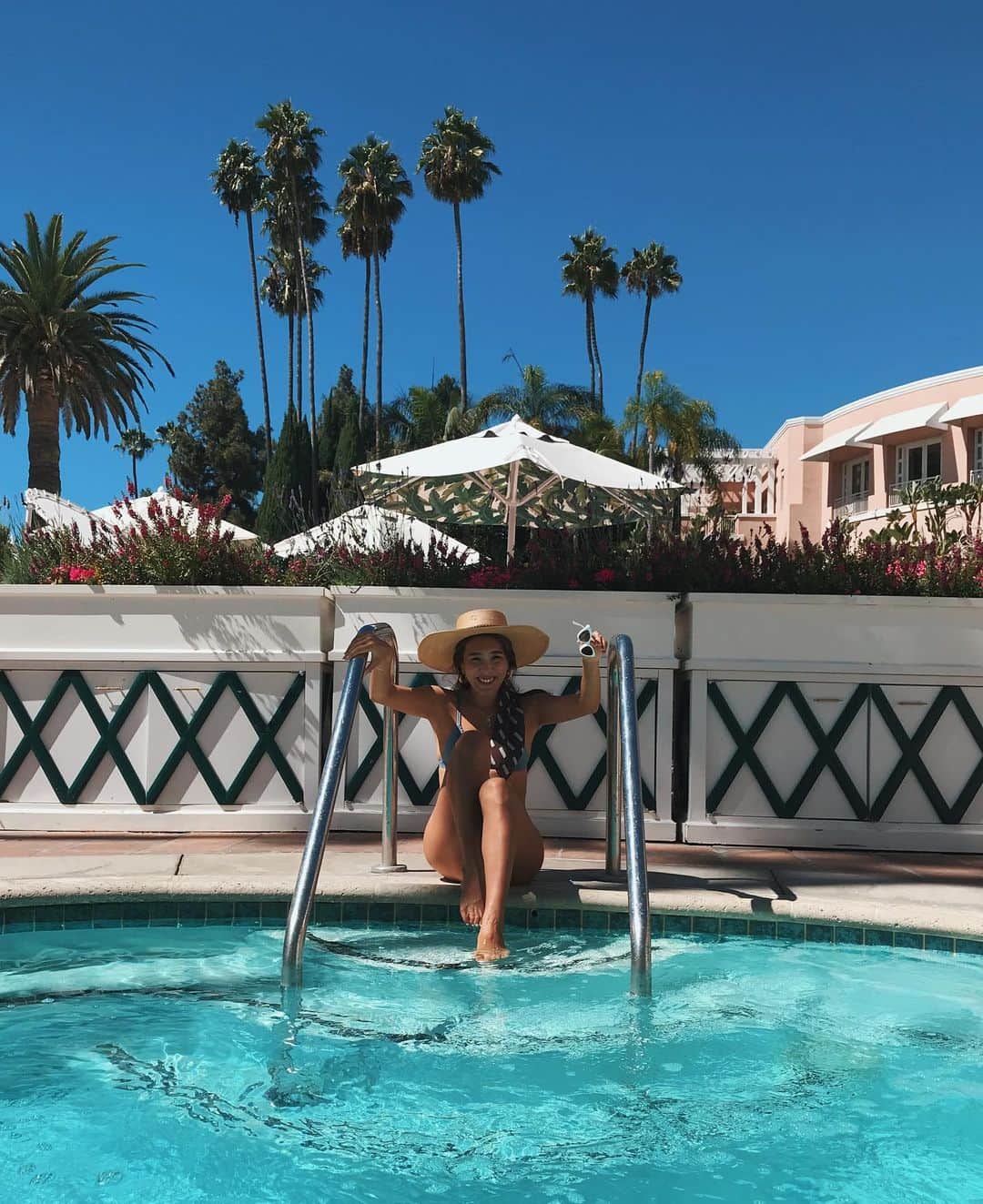 小竹麻美のインスタグラム：「My Best Throwback Trip #2018 また笑って思いっきり 旅が出来る日が来ますように💞  #mybestthrowbacktrip #ssstrip #alexiastam」