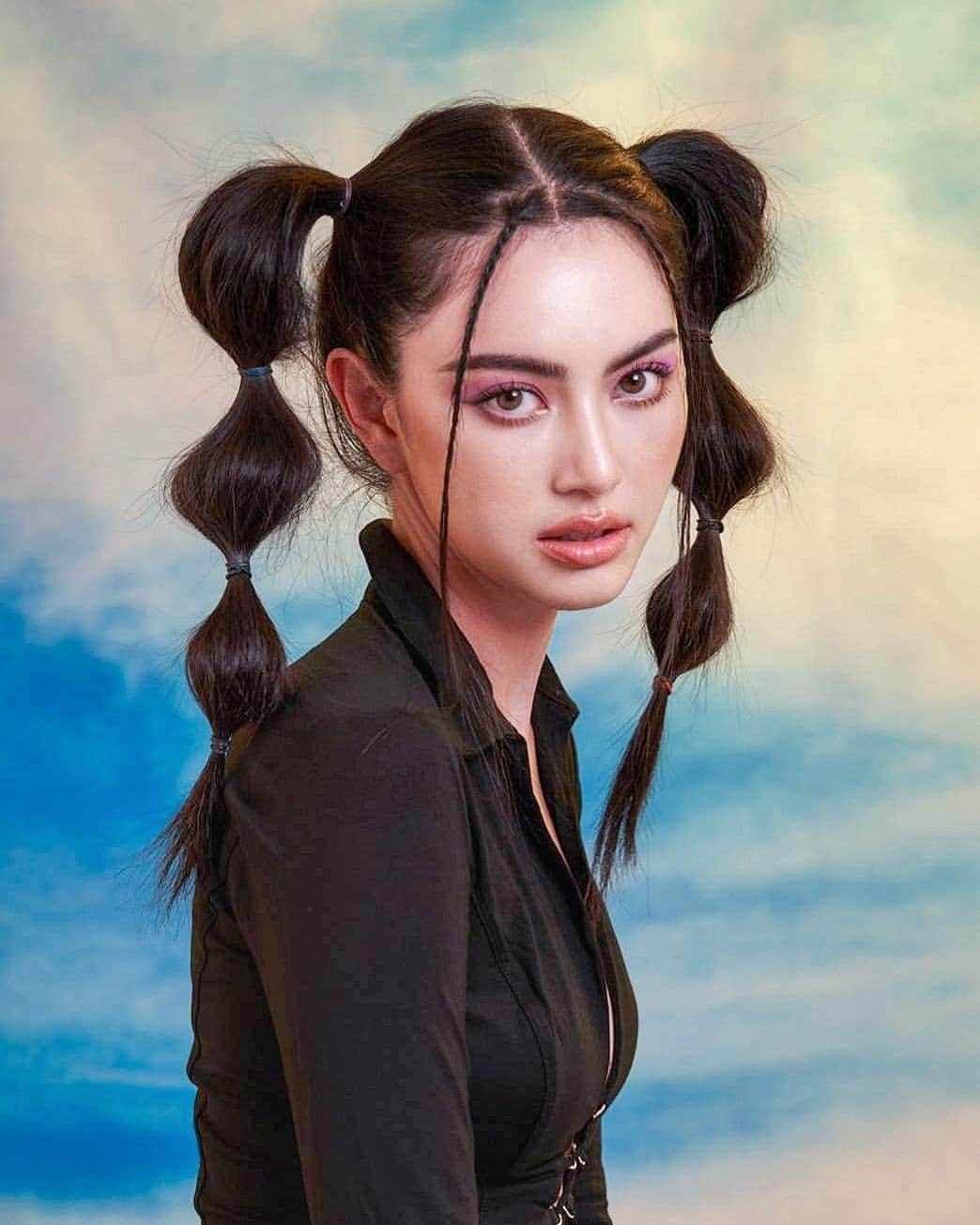 マイ・ダーウィカーさんのインスタグラム写真 - (マイ・ダーウィカーInstagram)「👽🖤 #ดื้อๆ」1月9日 18時30分 - davikah
