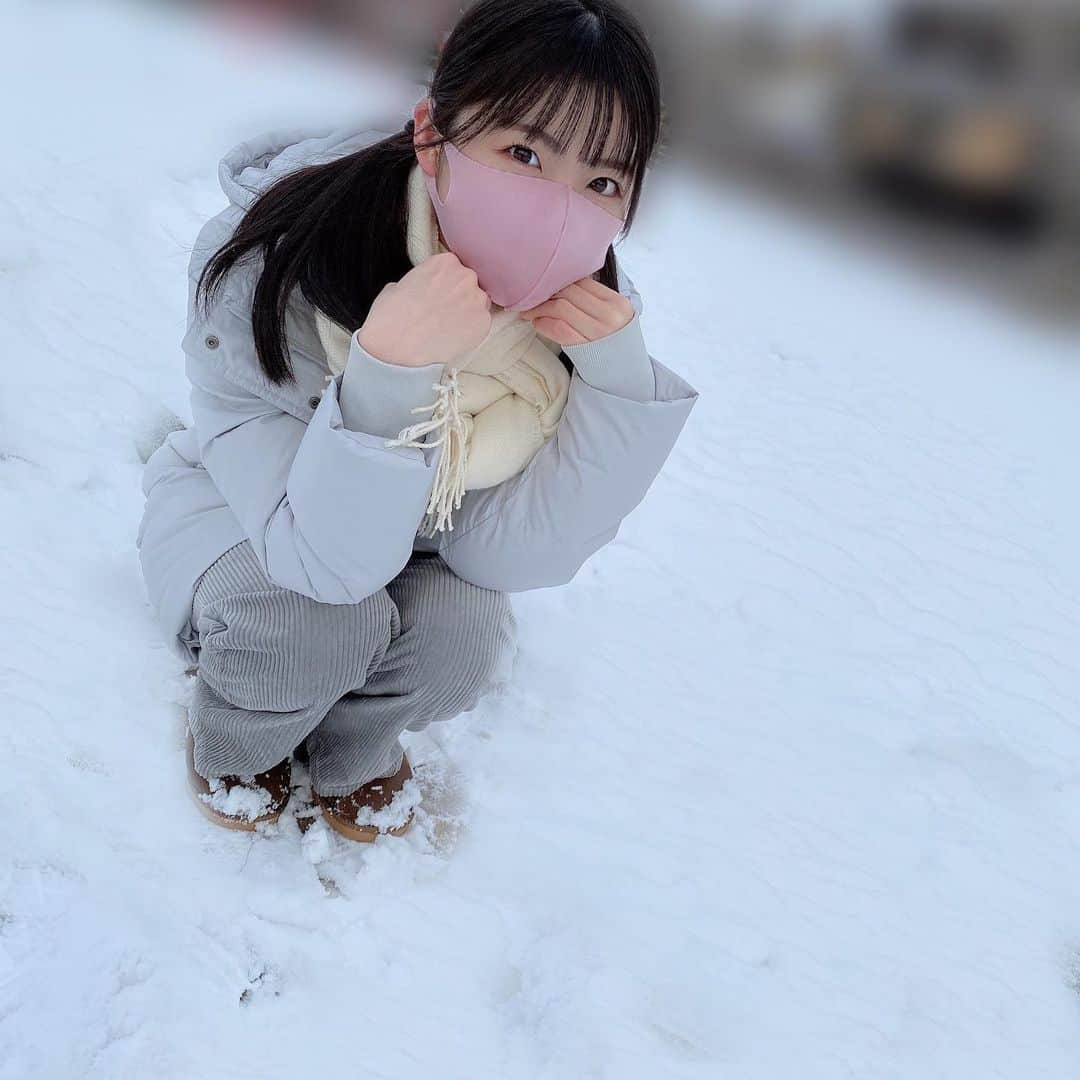 小川紗奈さんのインスタグラム写真 - (小川紗奈Instagram)「雪で遊んできた❄﻿ ﻿ 雪降っても雪遊びそんなにしないほうだからなにしたらいいかわからなかったけど楽しかった⸜❤︎⸝‍﻿ ﻿ 雪に名前かこう思ったけど思いのほか難しくて沢山書いちゃったのでその後誰にも見られていないことを願います。。。﻿ ﻿ #雪 #雪遊び #冬 #snow #winter #followme」1月9日 18時39分 - sana_hkt48