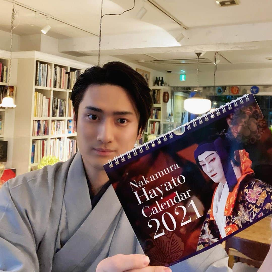 中村隼人さんのインスタグラム写真 - (中村隼人Instagram)「2021年カレンダー発売中😌✨ #中村隼人 #萬屋」1月9日 18時39分 - 1130_nakamurahayato