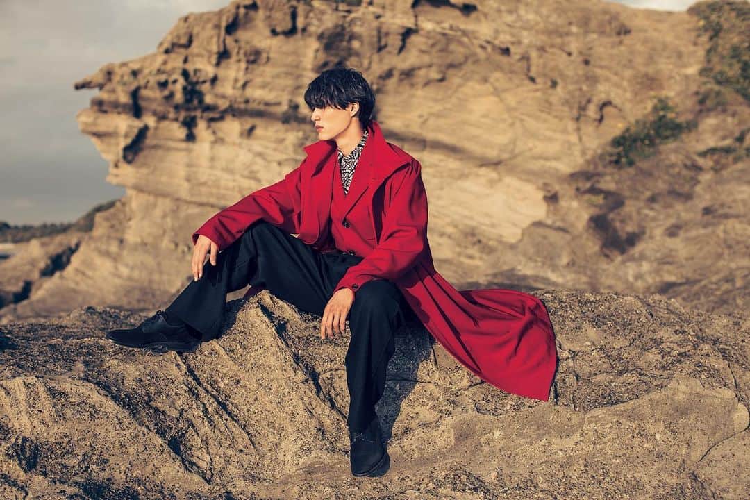 福士蒼汰のインスタグラム：「Photo by Masanobu Ando  TV GUIDE PERSON 101 On sale」