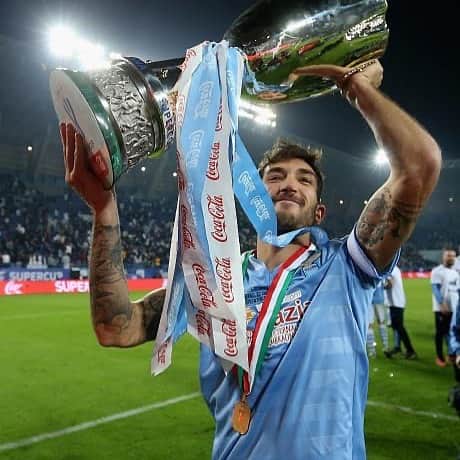 ダニロ・カタルディのインスタグラム：「Tanti auguri per i tuoi 121 anni Lazio mia💙  Un onore far parte di un piccolo pezzo della tua immensa Storia❤️ @official_sslazio⚪️🔵」