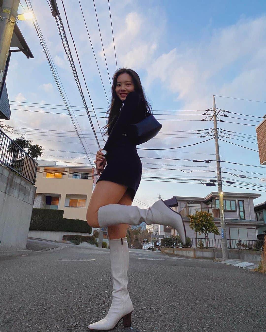 青山舞莉のインスタグラム：「@trifle_official  obsessed with these boots🤍」