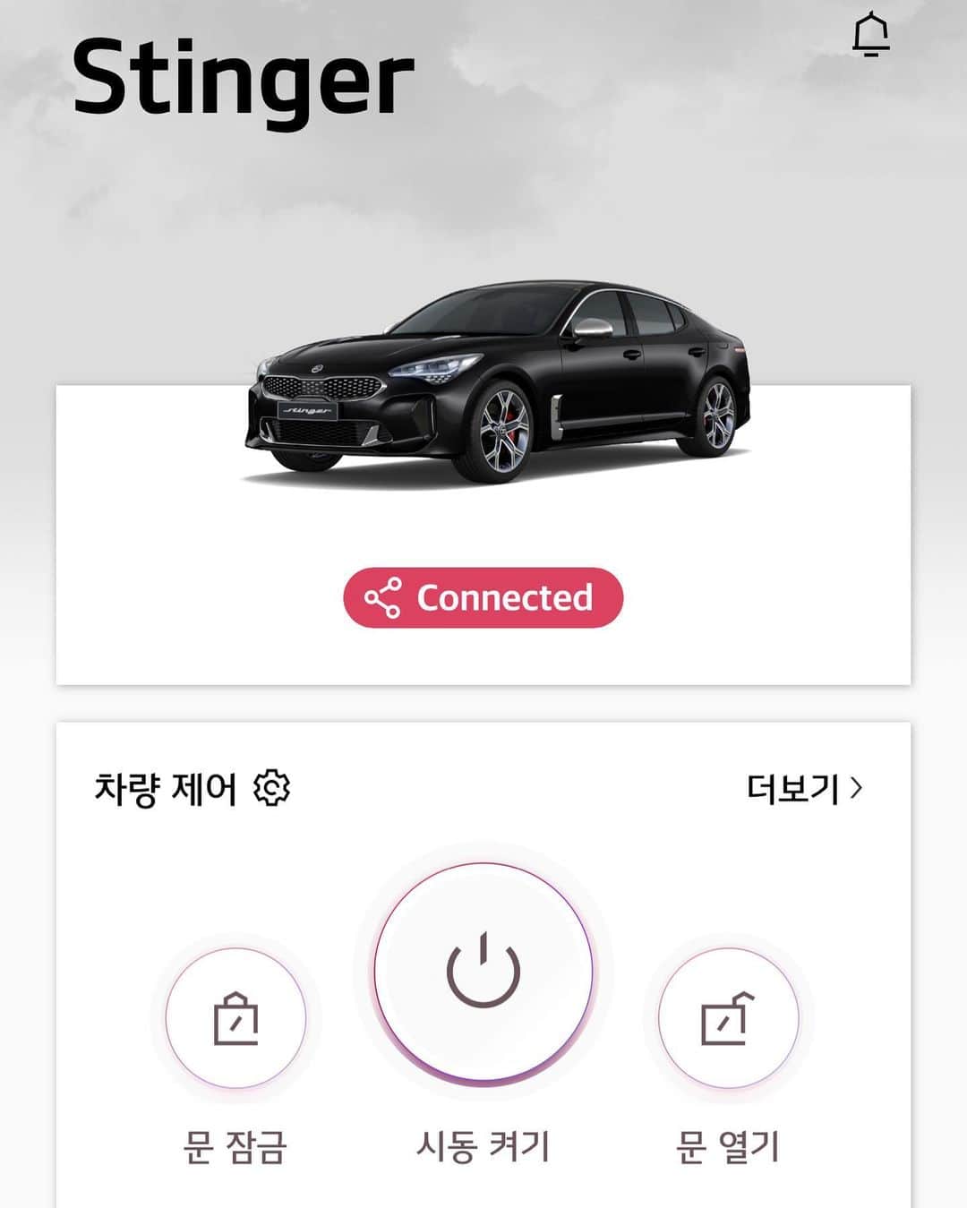 キム・ドンワンのインスタグラム：「⠀ 현 버젼 3.140 시동 종료 후 96시간 까지 서비스 가능. 차와 3km 이상 벗어날 경우 작동하지 않습니다. ——————————————————— UVO 서비스 시작 시점부터 5년이 무료였는데, 1년 동안 모르고 시작을 안 했었네.ㅎㅎㅎ 어느덧 핸드폰으로 시동도 켜고 문도 여는 시대가 되었군요.! 저처럼 아직 시작도 안한 옛날 사람 없길 바라며. #기아 #스팅어 #UVO #유보 #원격제어 #KIA #히터 #비상등 #에어컨 #열선 #다되네 #오!」