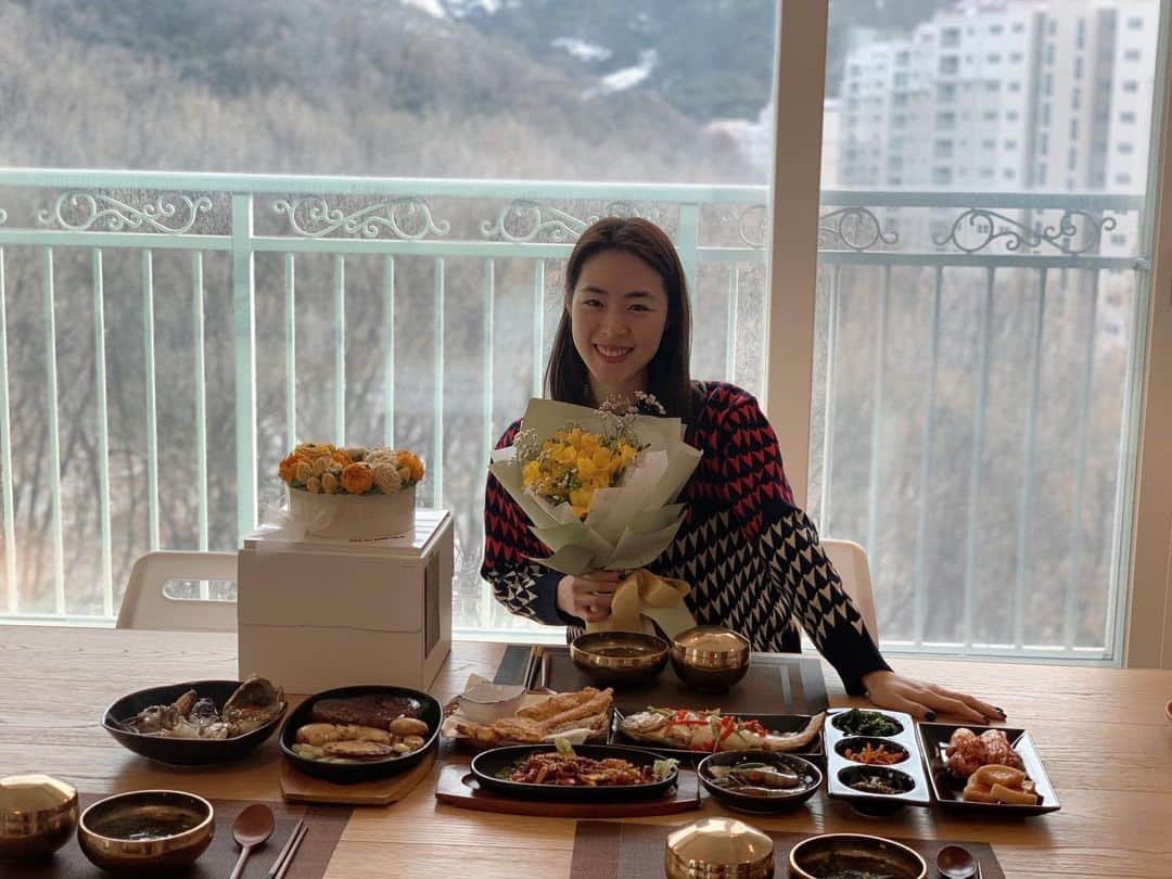 イ・ヨニのインスタグラム：「고맙고 사랑해요❤️😍🥰 Happy birthday!」