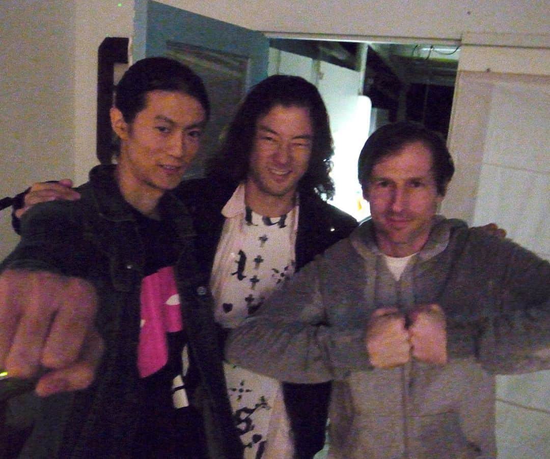 Shing02のインスタグラム：「with @tadanobu_asano & Spike Jonze in LA around 2010. Spike was shooting a music video for M.I.A's "It Takes A Muscle" at her home on a flip video camera which never came out, wonder what happened! @miamatangi」