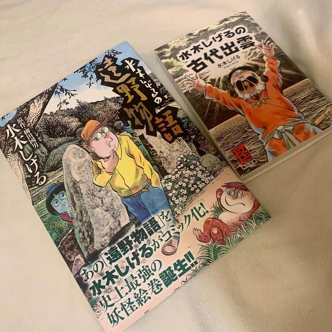 ノーマさんのインスタグラム写真 - (ノーマInstagram)「4時間近く続いた海の話に塩水が恋しくなる🐟🦑🐢🐬文明の利器にあやかりながら日米4都市繋いで大自然を紐解く取材と対談。興奮が止まらなさそうな旅の始まりです🌏  3枚目は最近読み返していた本🤤 4枚目は息抜きに今から読む本🤤  #earthscience #sea #blue #海」1月9日 19時02分 - noma77777