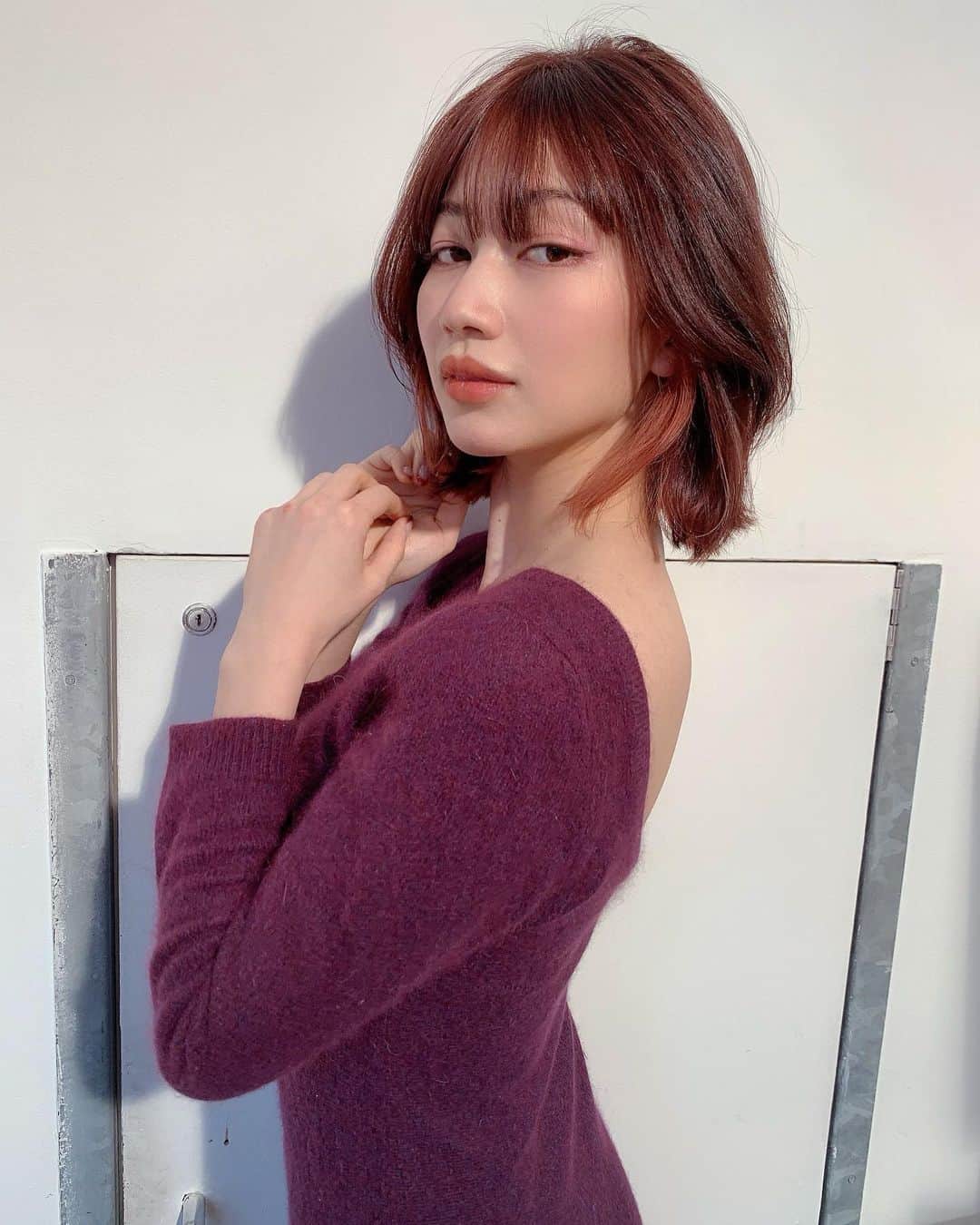 山本ソニアのインスタグラム：「🍇💜 Grape pink hair @kanainou3   遊び心をプラスした新年初カラー💜  #ヘアカラー #ピンクヘアー #インナーカラー #pinkhaircolor  #ボブヘアー」