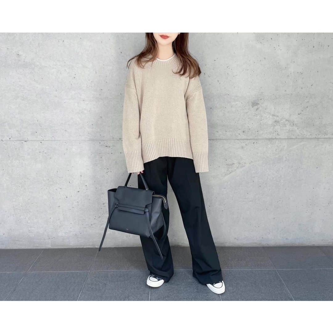 kumiのインスタグラム：「simple ♡...  knit #galerievie  pants #zara saleで☺︎☺︎ shoes #converse #ct70 bag #celine coat #hyke」