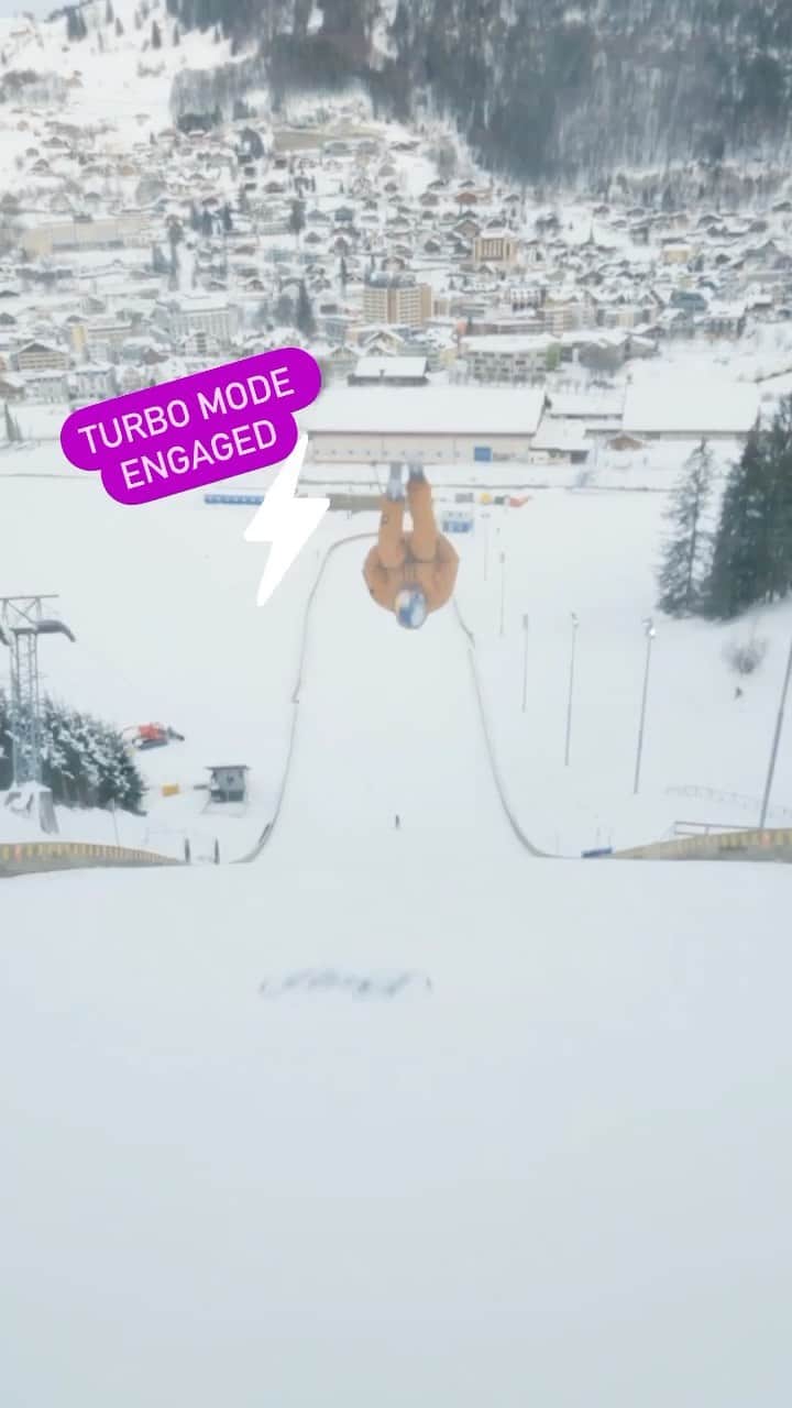 のインスタグラム：「when you activate turbo mode 🤯  w/ @buhsch   #redbull #givesyouwiiings #skiing #ski #skijump #skitrick」