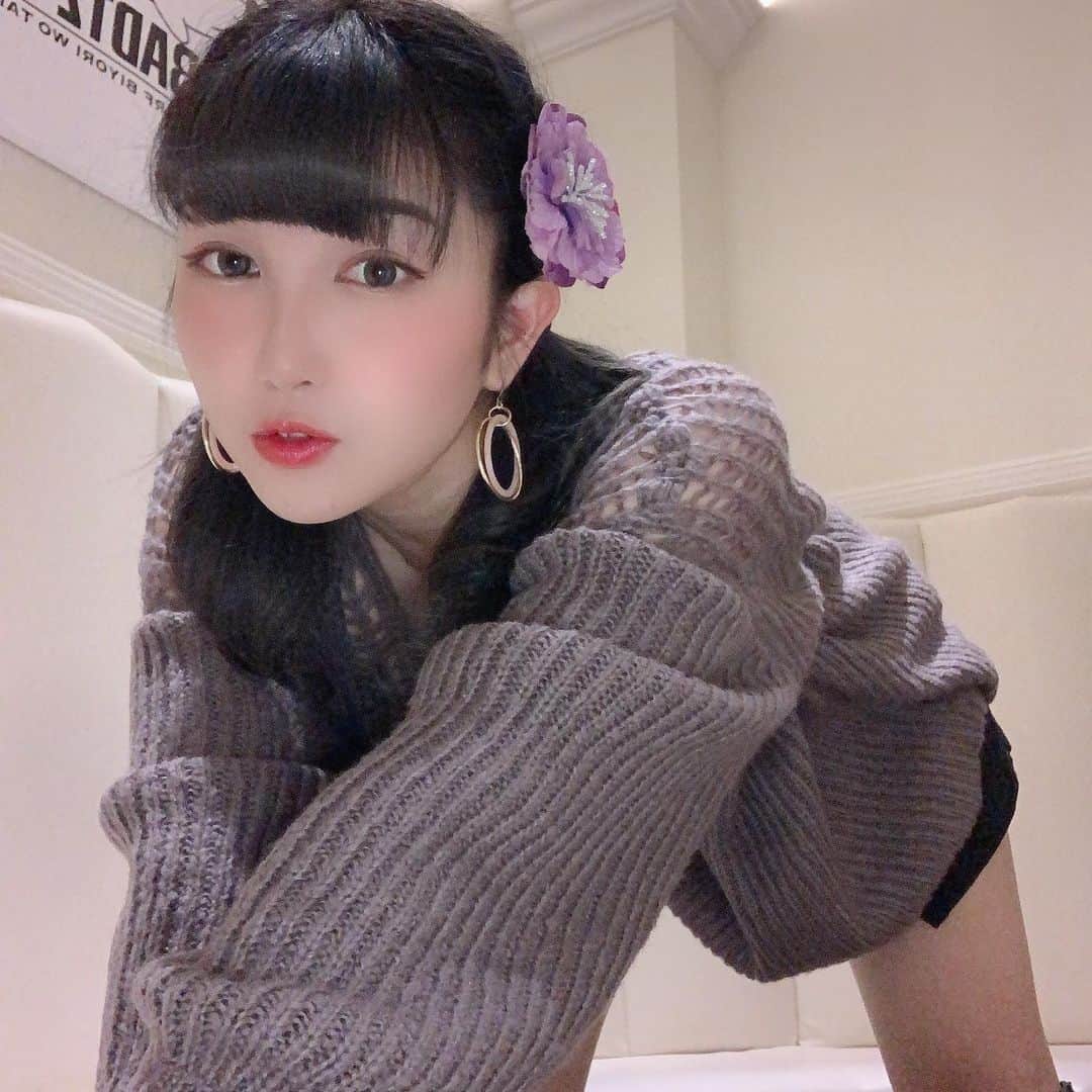 鬼瓦トイ子のインスタグラム：「メンバーに私服かりるの結構ドキドキする。 恭子からかりました。」