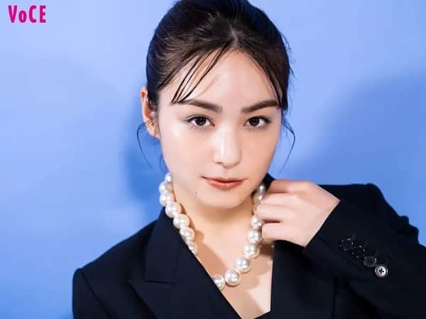 松原菜摘のインスタグラム：「お久しぶりの投稿です🙇‍♀️  voce webにて georgeさんと Love me doさんのコラボ企画、 2021年開運メイク　牡牛座 に載せて頂いてます~🐂💗 ぜひチェックしてください🌟  #voce #2021開運メイク」