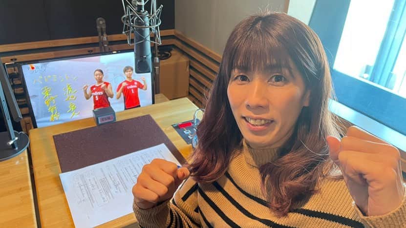 日本テレビ「POWERフレーズ」のインスタグラム：「今回のナレーターは… 五輪４大会連続金メダル #レスリング  #吉田沙保里 さん @saori___yoshida    イントネーションに苦戦したという吉田さん。 選手への想いを込めていただきながらも、 ＮＧテイクに終始笑いが絶えないナレーション録りでした！   吉田沙保里さんのナレーションが聞けるのは、 １０日&１７日　夜６：５５〜  (2020年12月収録)」