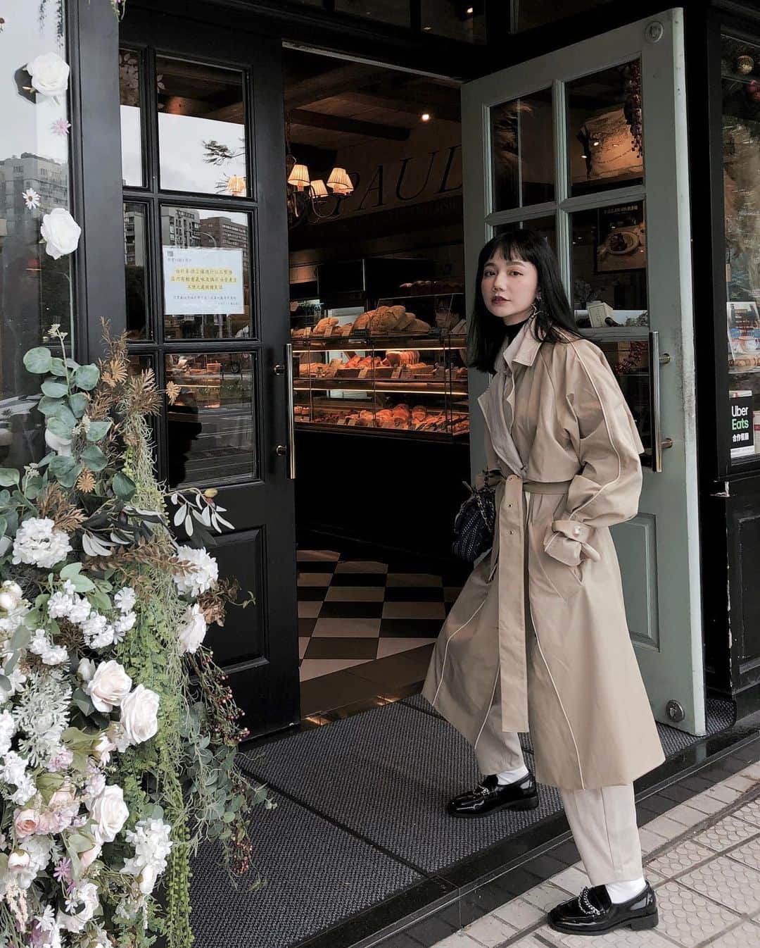 謝琦琦（Kiki）のインスタグラム：「在圓環這麼久的Paul 還是很有歐洲的感覺呢  外套.襯衫.褲子/ @no.11official  鞋/ @zero0222 x @gracegifttw  耳環/ @lucys.tw」
