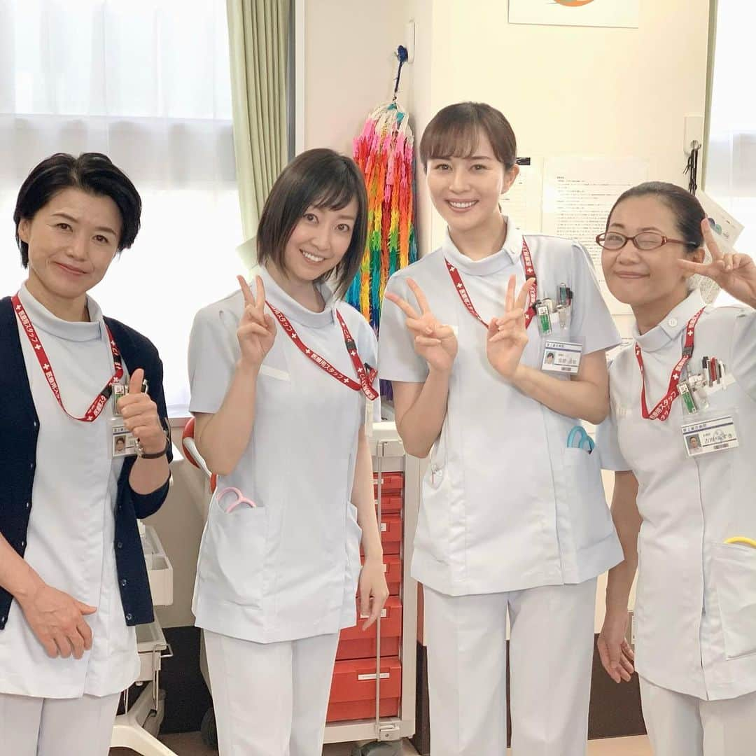 黒川智花さんのインスタグラム写真 - (黒川智花Instagram)「. 2021年一発目のドラマは➰「DOCTORS」です👍 . なかよしナースチーム💕 最初のシリーズから皆さんとはもう10年のお付き合いです🥰 明日放送の新作、お楽しみ下さい💫 ▫️ #テレビ朝日 #DOCTORS #10日夜9時放送 #比嘉愛未　さん #宮地雅子　さん #阿南敦子　さん #黒川智花」1月9日 19時24分 - tomoka_kurokawa_official