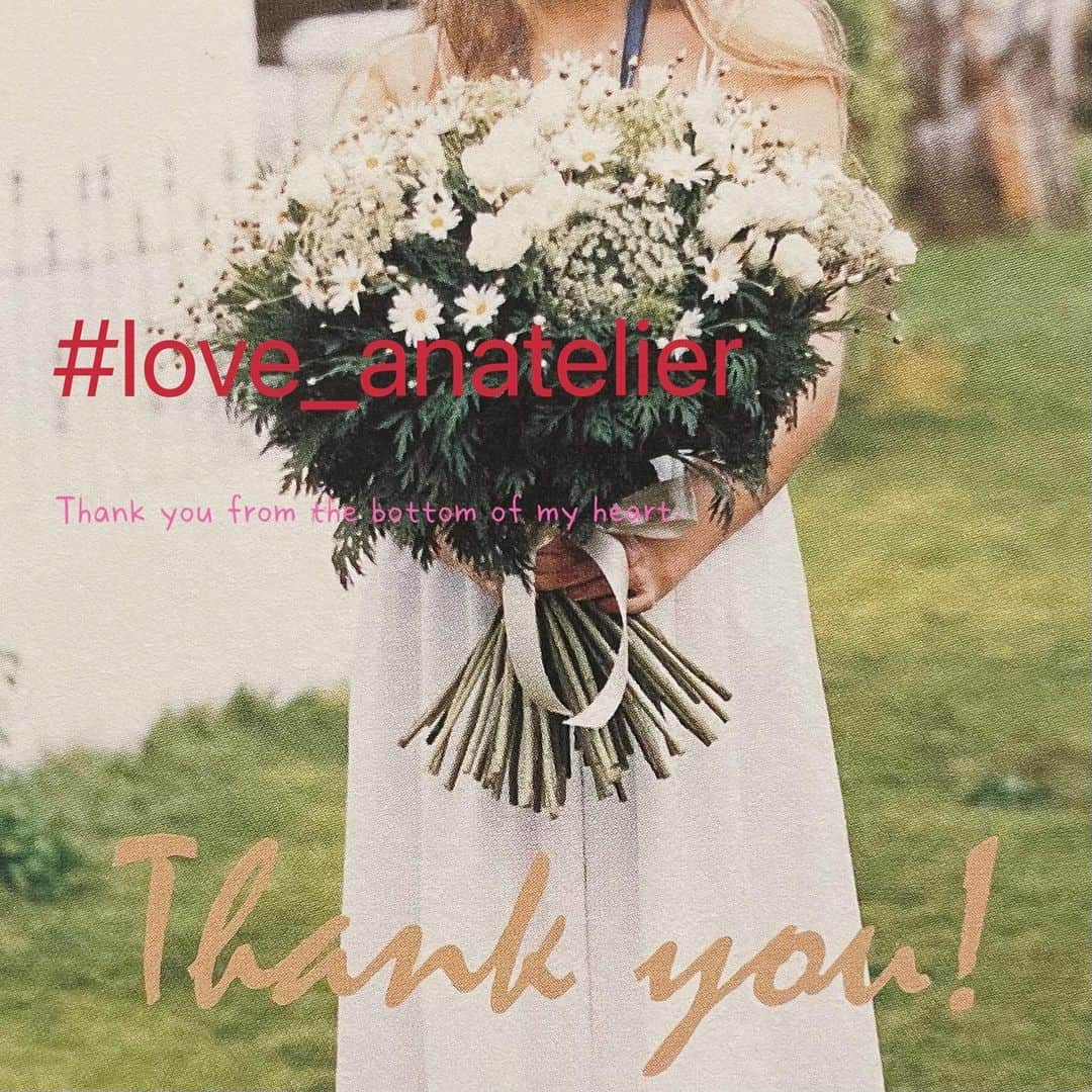 アナトリエのインスタグラム：「[information] . #love_anatelier  今までの感謝の気持ちと思い出を伝えよう。少しでも暖かい気持ちになりますように。  こちらは2012年、10周年に作成したカタログの一部です。 シーズンごとにテーマがありますが、特に印象的で記憶に新しいです。  [ご挨拶] このたびanatelierは、2021年2月末をもって、ブランドを終了させていただくこととなりました。 お客様には、これまで長きにわたりご愛顧を賜り深く感謝申し上げます。  各店舗・オンラインストアの 閉店スケジュールにつきましては、 確定次第お伝えいたします。  1/17 (日)閉店店舗 アトレ恵比寿 アトレ吉祥寺 アトレ松戸 新宿ミロード 京都ポルタ  #anatelier #アナトリエ」