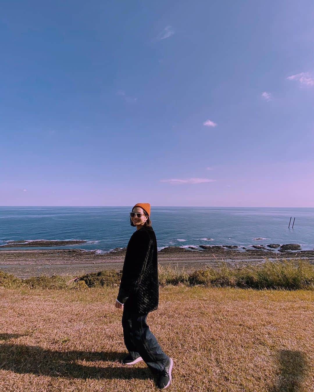 のインスタグラム：「ちょっと前の休日だよ🤍 早く空を飛びたいなあ🕊  #宮崎#南国#miyazaki#myzklife  #japantrip#海#旅行記 #旅行写真 #日本旅行 #朝日#海#beach#ビーチ#旅行#田舎暮らし #南国暮らし#ボブ#ショートボブ」