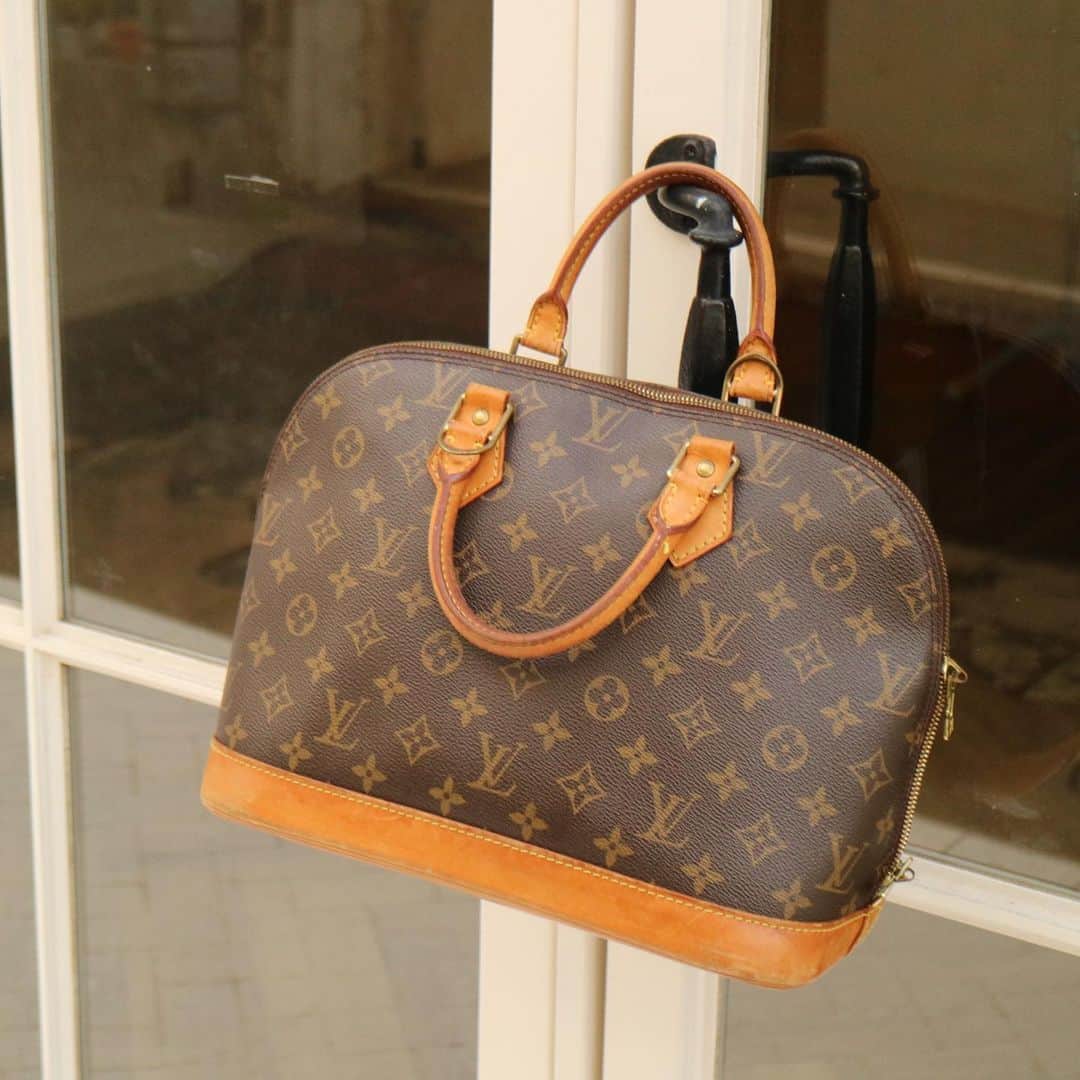 Vintage Brand Boutique AMOREさんのインスタグラム写真 - (Vintage Brand Boutique AMOREInstagram)「Vintage Louis Vuitton Alma PM  Item not available on webstore, send us a DM to purchase   ✈️Worldwide Free Shipping 📩DM for more info and pricing  ➡️info@amorevintagetokyo.com  #louisvuitton #lvbag #lvalma #vintagelv」1月9日 19時27分 - amore_tokyo