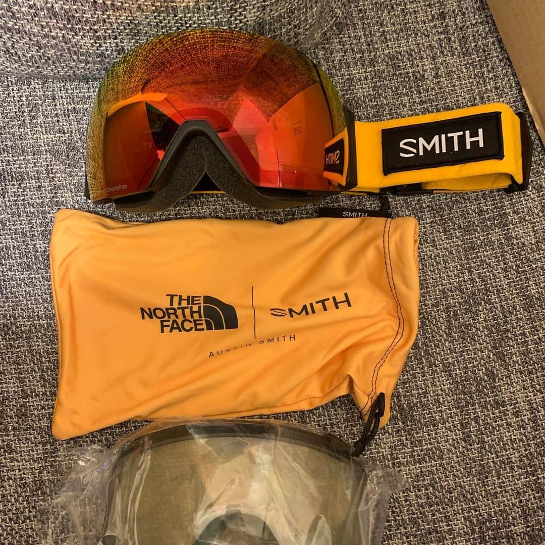 福田裕子さんのインスタグラム写真 - (福田裕子Instagram)「いつもサングラスを提供してもらっているSmithからスキー・スノーボード用のヘルメットとゴーグルを頂きました♬  もらったゴーグルはノースフェイスとのコラボらしくカッコいい✨ Smithはレンズがかなり凄いのでぜひ、お試しを♬  私も早く使いたいなぁー！  と言いながら、スキーの予定は…まだ無し💧　  #Smith #スキー #スノーボード #ノースフェイス #コラボ #ウインタースポーツ」1月9日 19時31分 - yuko_fukuda_g
