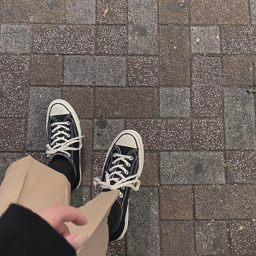 塗木莉緒さんのインスタグラム写真 - (塗木莉緒Instagram)「「私の頭の中の消しゴム」泣いた﻿ ﻿ ﻿ ﻿ ﻿ #converse#ct70#ct70s#chucktaylor#chuck70#コンバース#チャックテイラー#チャックテイラー70#チャックテイラー70s#カラーパンツ#カラーパンツコーデ#古着#古着女子#컨바스#척70」1月9日 19時45分 - rio_nrk