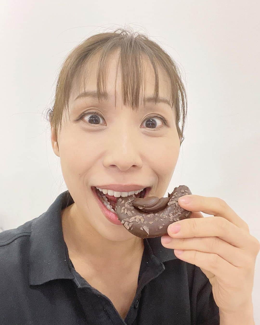 みきママさんのインスタグラム写真 - (みきママInstagram)「【休憩はドーナツを食べました〜！！】  ミスドの高級ドーナツでパワーチャージしました🤤🤤🤤濃厚で大人の味でした✨✨✨」1月9日 19時48分 - mikimama_official