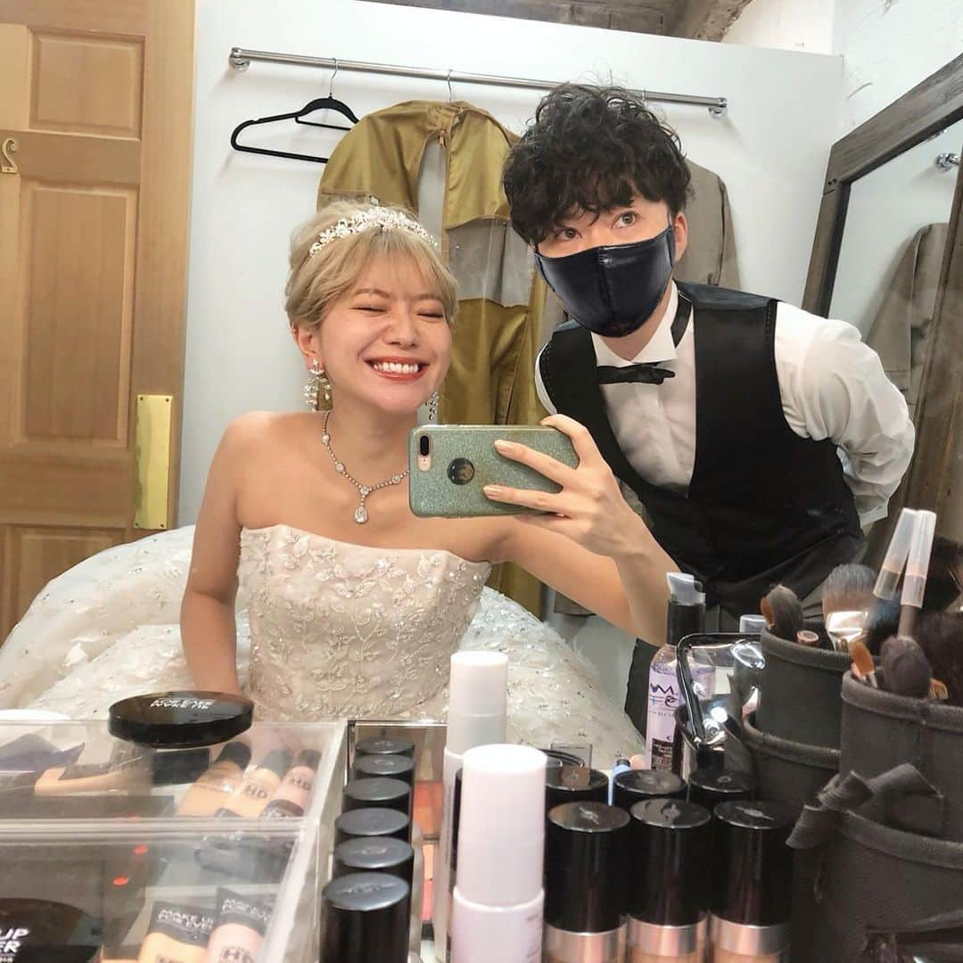 橋本江莉果さんのインスタグラム写真 - (橋本江莉果Instagram)「#オフショット 的な👰🏼💝📸🤵🏻﻿ ﻿ 1枚目をアプリで旦那さんにマスクを付けたら、めっちゃリアルになった😷😝﻿ ﻿ 2枚目はちょっとそれっぽく👦🏻✂️w﻿ ﻿ #wedding #weddingdress #weddingphotography #weddingphoto #photography #photo #photooftheday #photoshoot #ウェディングフォト #ウェディングドレス #ウェディング #前撮り #写真 #夫婦 #結婚 #プレ花嫁 #花嫁 #花嫁ヘア」1月9日 19時49分 - erica_hashimoto