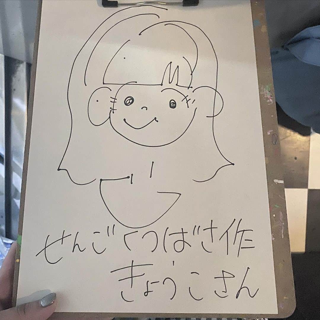 馬渕恭子さんのインスタグラム写真 - (馬渕恭子Instagram)「つーちゃんが目隠しして描いてくれたきょうこさん、上手😮」1月9日 19時58分 - kyoko414_mh