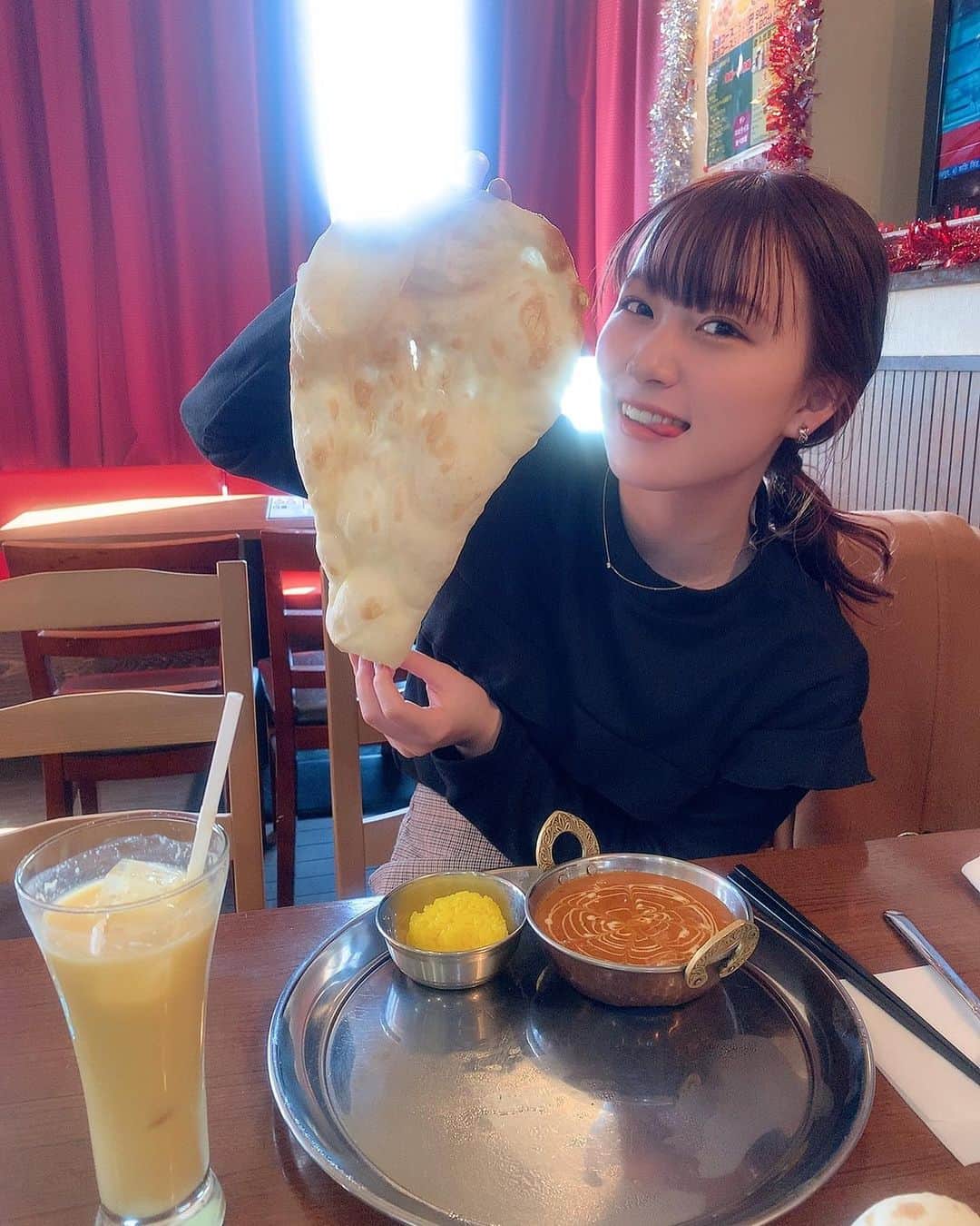 遠藤みゆのインスタグラム：「結構前にままと行ったカレー屋さん☺︎ . ままが撮ってくれたのに珍しくブレてないって話しして盛り上がった日(笑) . 美味しくてナンもう一枚おかわりしたのはここだけの内緒🤫 . #カレー屋さん #ナン」