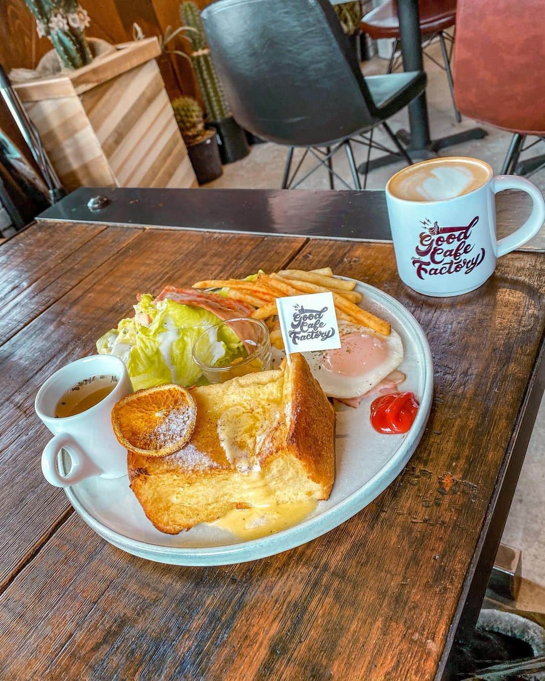 ドーキンズ英里奈さんのインスタグラム写真 - (ドーキンズ英里奈Instagram)「モーニング☕️ ⠀ あけましておめでとうございます🎍 仕事はじめからの 緊急事態宣言でバタバタしていました。 ⠀ 無事に2021年すたーとはできました！ みなさま、いかがお過ごしですか？ ⠀ ⠀ ⠀ 写真は先日行ったモーニング 郡上にあるカフェです。 ⠀ 厚いフレンチトーストがふわふわで 美味しかったです◎ 雪景色の中ゆったりした朝ごはん🍞 ⠀ また、落ち着いたらお邪魔したいなぁ。 ⠀ ⠀ ⠀ ⠀ #郡上カフェ #郡上 #cafemiru_岐阜#cafestagram#モーニング #モーニングカフェ #フレンチトースト #goodcafeandfactory」1月9日 20時02分 - erinadawkins