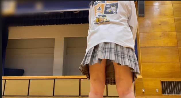 七尾カンナのインスタグラム：「. . スカートふわり集🏀 YouTubeの企画でパンチラバスケやってきました！ 良い感じにスカートふわりなって躍動感溢れてない？🙄🤍 ちゃんとした企画の動画と、スカートふわり切り抜き集の動画あります！ 企画の方は3日で13000回再生超えててめちゃめちゃ嬉しいです…🥺💕 切り抜き集は先程upしたのでどちらもご覧下さい😙🤍 . . . . #youtube #バスケ #バスケ女子 #パンチラ #スカート #スカートふわり #フォローミー」