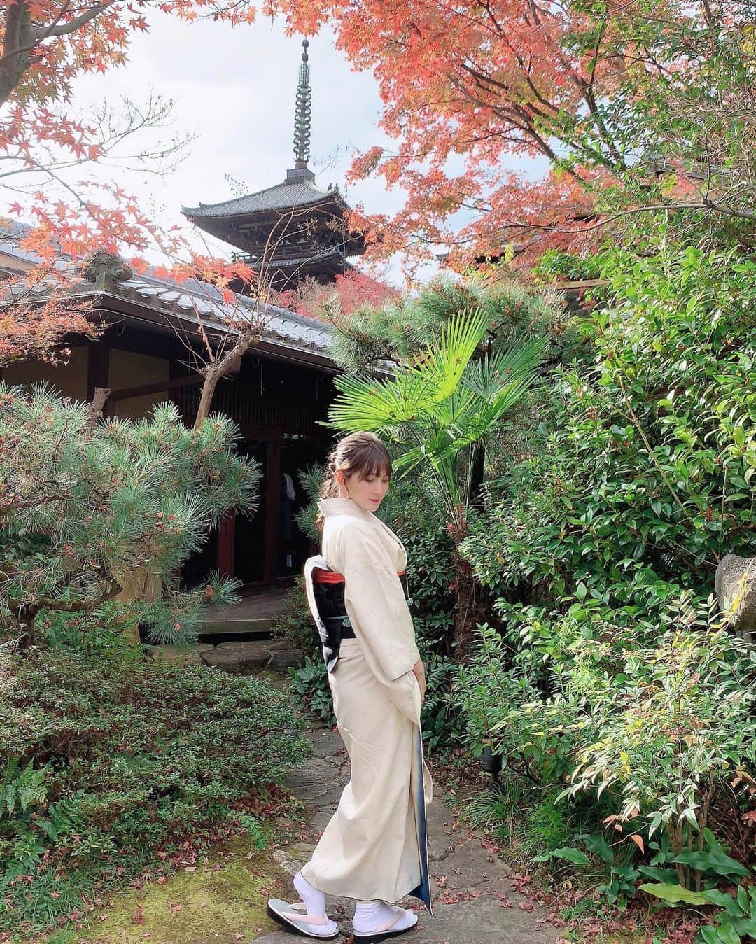Akiのインスタグラム：「. 寒いです🥺 岩盤浴行きたいです🥺 .  #2021 #着物 #着物女子 #ヘアアレンジ #kimono #kimonogirl #京都 #京都観光 #京都ランチ #kimonostyle #kyotojapan #kyoto #京都着物レンタル #japanesegirl #タビジョ #女子旅」
