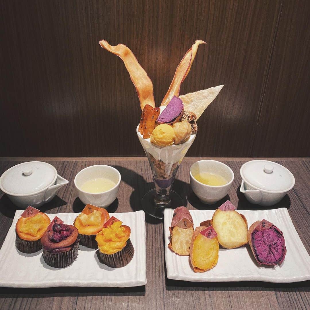 かほこ。のインスタグラム：「ㅤㅤㅤㅤㅤㅤㅤㅤㅤㅤㅤㅤㅤ ㅤㅤㅤㅤㅤㅤㅤㅤㅤㅤㅤㅤㅤ 更新するものがないので いつだかに食べたお芋を🍠♥ ㅤㅤㅤㅤㅤㅤㅤㅤㅤㅤㅤㅤㅤ 期間限定のお店だったので 今はないはず…！ ㅤㅤㅤㅤㅤㅤㅤㅤㅤㅤㅤㅤㅤ #焼き芋  #スイートポテト #パフェ #食べ比べ #偏愛食堂」