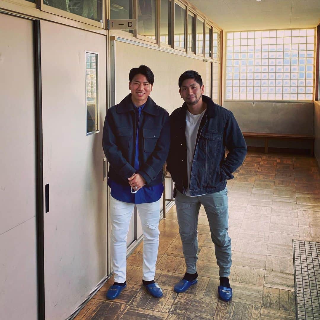 浅野拓磨さんのインスタグラム写真 - (浅野拓磨Instagram)「母校の中学校に行ってきました。 卒業して以来の校内見学。 時間が過ぎるのは早い。  #母校 #八風中学校 #1年D組 #3年B組 #感謝。」1月9日 20時18分 - asatakugram
