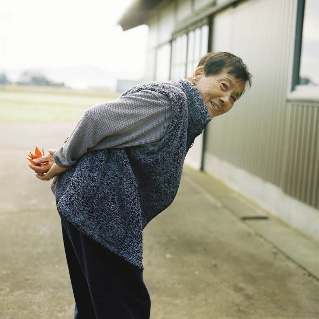kazuyukikawaharaのインスタグラム：「撮っても　撮っても ・ #hasselblad #film #filmphoto #filmphotography #filmcamera #instagramjapan #instagram #ハッセルブラッド#tokyocameraclub #igersjp #Pics_Film_ #shotonfilm #kodak #kodakportra400 #kodakfilm #lifewithkodak #kodakprofessional #madewithkodak  #inspiredwithhasselblad #grandmother #filmphotomag」