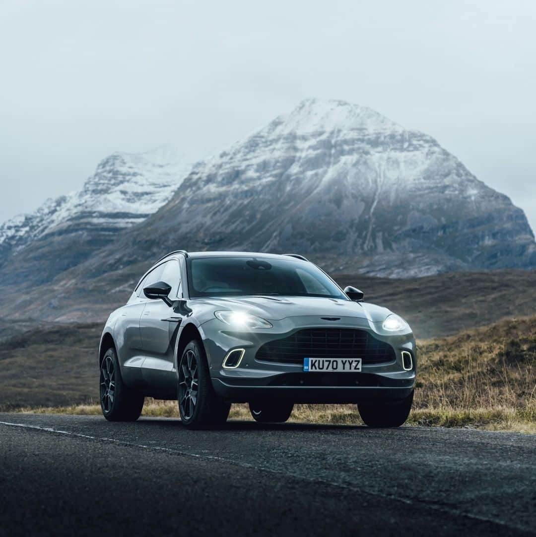 のインスタグラム：「DBX drives like no other SUV – click the link in our bio to book a test drive.  📸@tomkahler  #AstonMartin #DBX」