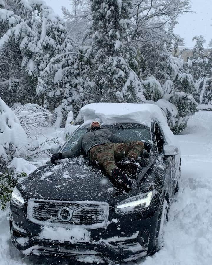 フェルナンド・ベルダスコのインスタグラム：「Hay que disfrutar la nieve ❄️ tanto como disfrutamos del sol ☀️😎😁」