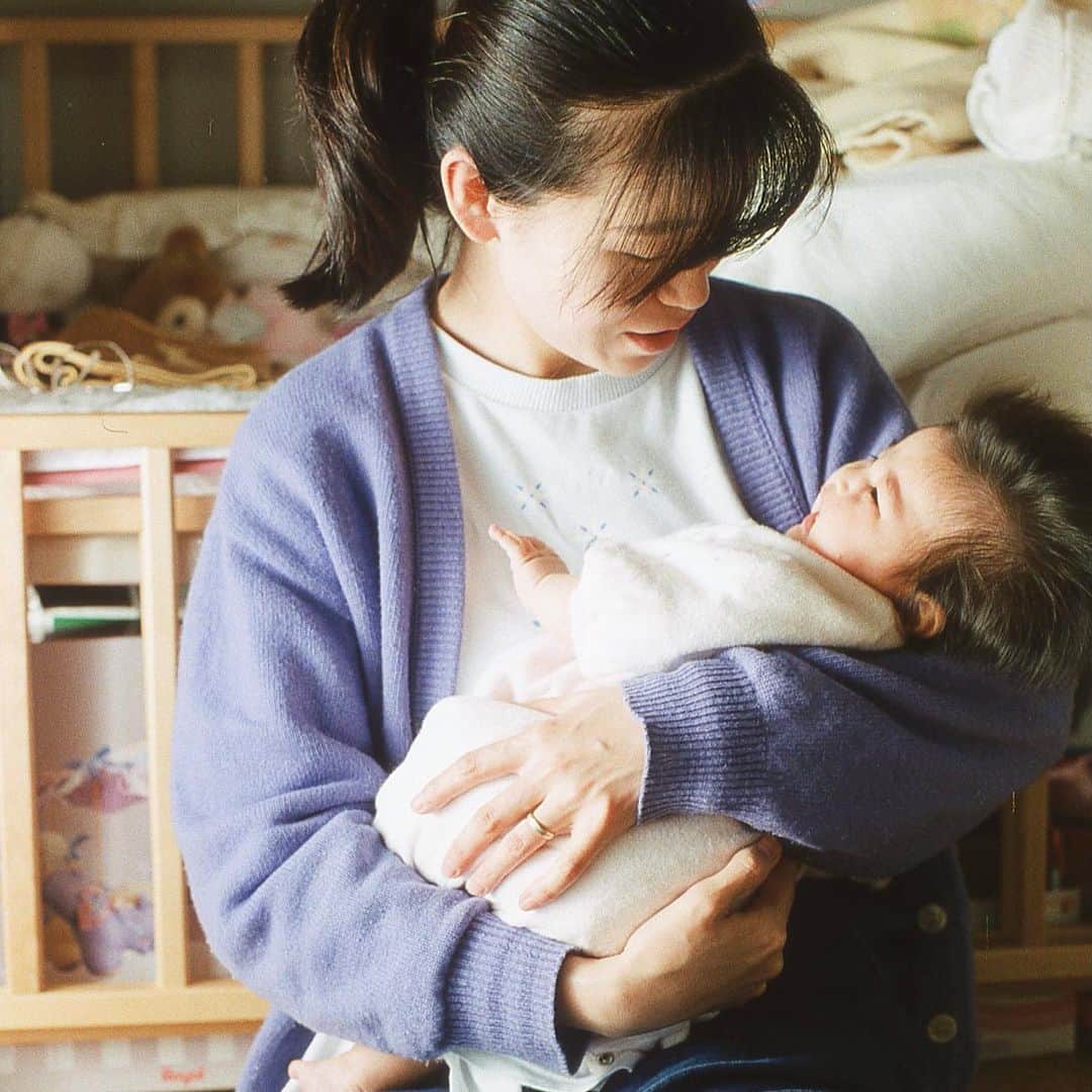 松尾 瞳のインスタグラム：「. 産んでくれてありがとうmama  #mybirthday #👶🏻 #髪ふっさふさ」