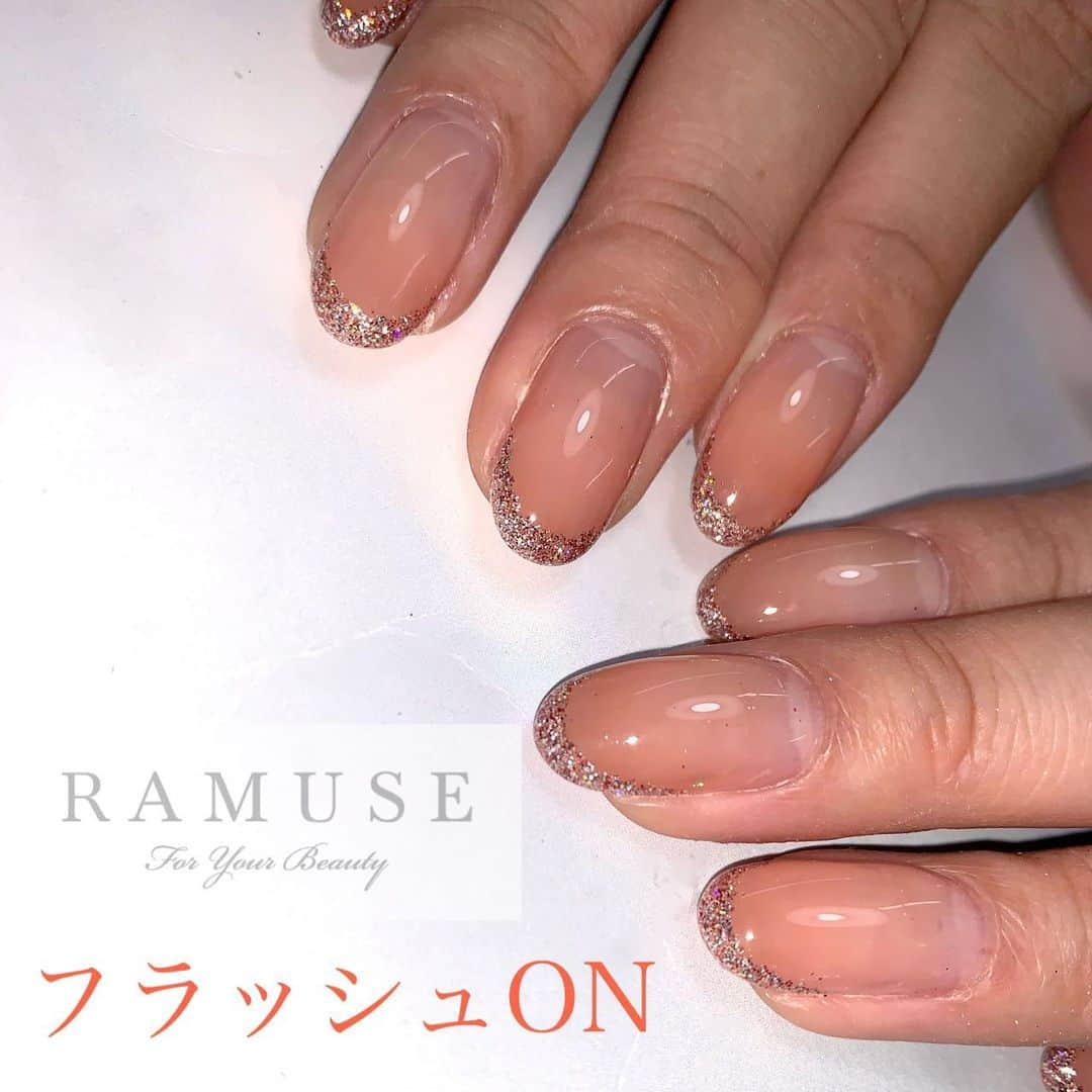 Riyo.Nailartistさんのインスタグラム写真 - (Riyo.NailartistInstagram)「インスタLIVEをIGTVにて保存してます😊 今日のカラーグラデが可愛くできたので、こちらのジェルグラデーションと簡単な３DパールビジューをLIVEしました😆✨ . #おうち時間　#オンラインセミナー . . @leafgel_premium #ナチュラルフィットシリーズ #127アプリコットピンク #130ジンジャーオレンジ　の２色を使って 簡単２回硬化でうるつやグラデーション✨ . . . 1月22日からスタートのサロンメンバーさんを 募集中です✨ 「DMM ネイル 市川理世」で検索を！ . . .  #RAMUSEForYourBeauty#nail#nails#gelnail#ネイル#ジェルネイル#大阪ネイルサロン #ネイルサンプル  #ネイル検定　#セルフネイル#オンラインサロン#dmmオンラインサロン　#ビジューネイル　#ネイル動画　#ネイルスクール　#ネイルレッスン #ネイル好き　　 #ネイル好きな人と繋がりたい #ネイル好きと繋がりたい #ネイリスト#緊急事態宣言　#ネイルやり方　#フラッシュネイル」1月9日 20時34分 - riyo1621