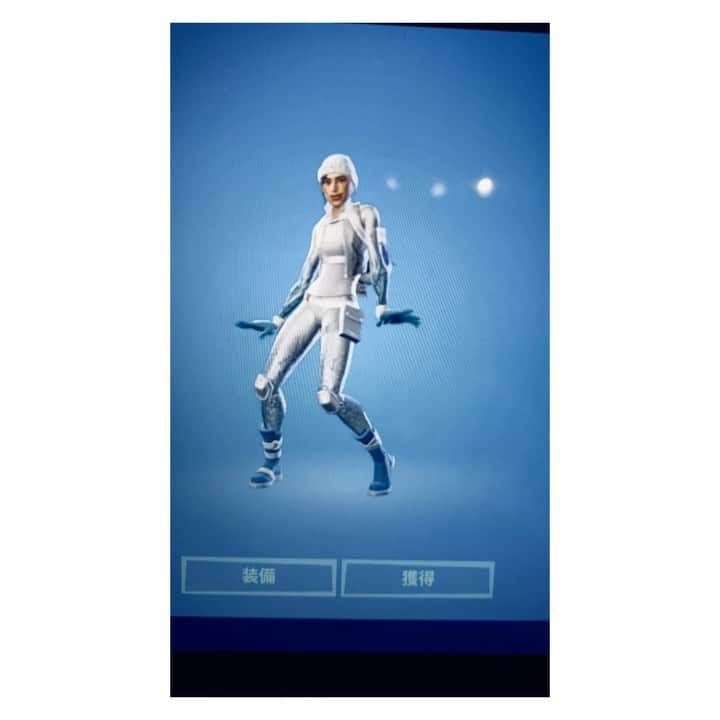 MINAのインスタグラム：「このエモートお気に入りすぎて、、⛄️ #フォートナイト」
