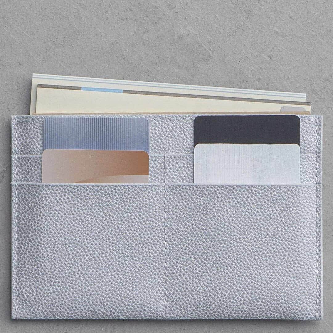 STRIPE DEPARTMENTさんのインスタグラム写真 - (STRIPE DEPARTMENTInstagram)「Buyer’s recommend  【財布を買い替える】  新しい年に、お財布も新調する方も多いのではないでしょうか？ 大人の女性におすすめしたいストデパこだわりのお財布をご紹介。  📸1.2.5枚目：Brickは東京で素敵なご夫婦が丁寧に作っているブランド。ユニセックスでも使用できるミニマルで飽きの来ないデザインが特徴。  📸3.4枚目：「より少ないことは、より豊かなこと、より多いことは、より貧しいこと。」素材にこだわり、熟練した技術をもつ職人と作り上げる大阪のブランドStitchandSewのお財布。  📸7.8.9.10枚目：形状の異なる複数の素材を掛け合わせる「交編（こうへん）」の技術で数々のニットツウィードを独自に開発している山形のファクトリーブランドCOOHEM Knit Tweed Life。新しい時代に選びたい、ストーリーを持ったお財布です。  /////////////////////////////////////////////////////////////////////////////////////////////// 【ストデパInstagramの人気投稿】をまとめました❣️ 🔗 プロフィールURLからチェックしてみてください。  @stripedepartment 👈tap ///////////////////////////////////////////////////////////////////////////////////////////////  #ストデパliving #ストデパ #ストライプデパートメント #stripedepartment  #天赦日 #一粒万倍日 #天赦日と一粒万倍日が重なる日  #luckyday #財布 #wallet #金運アップ #金運」1月9日 20時30分 - stripedepartment