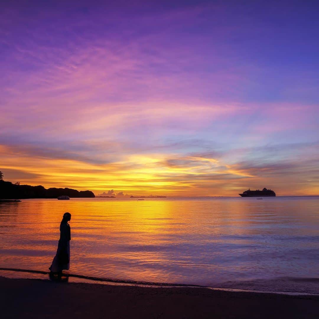 KAGAYAさんのインスタグラム写真 - (KAGAYAInstagram)「南の島の穏やかな夕暮れ、瞬く間に繰り広げられる鮮やかな天空のドラマ。 （以前、パラオにて撮影） #sonyalpha #α7riv」1月9日 20時31分 - kagaya11949