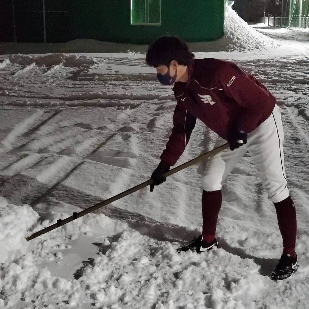 聖澤諒さんのインスタグラム写真 - (聖澤諒Instagram)「昨日の野球スクールは雪かきからでした👀」1月9日 20時43分 - ryo_hijirisawa23