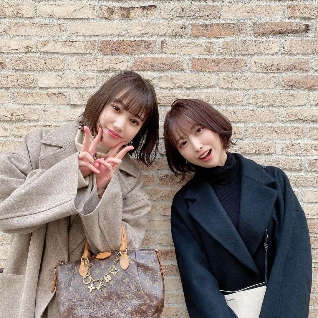 島田玲奈さんのインスタグラム写真 - (島田玲奈Instagram)「. 2021年、明けましておめでとうございます☺️ . 2020年はコロナでとても大変な年でしたが、今までの当たり前が当たり前じゃなくなって、改めて自分にとって大事な人や大事なことが浮き彫りになった1年だったなと感じます！ . 2021年はコロナが収束に向かうことを祈りつつ、それでも毎日を無駄にしないように楽しく過ごしていきたいなと思います🥰 . 2021年もよろしくお願いします💛 . 年末に @logriho1001 ちゃんにヘアカラーとトリートメントしてもらって年越したよ！2021年もお世話になります✨ . #2021 #2020 #🐮」1月9日 20時37分 - smd_rn321