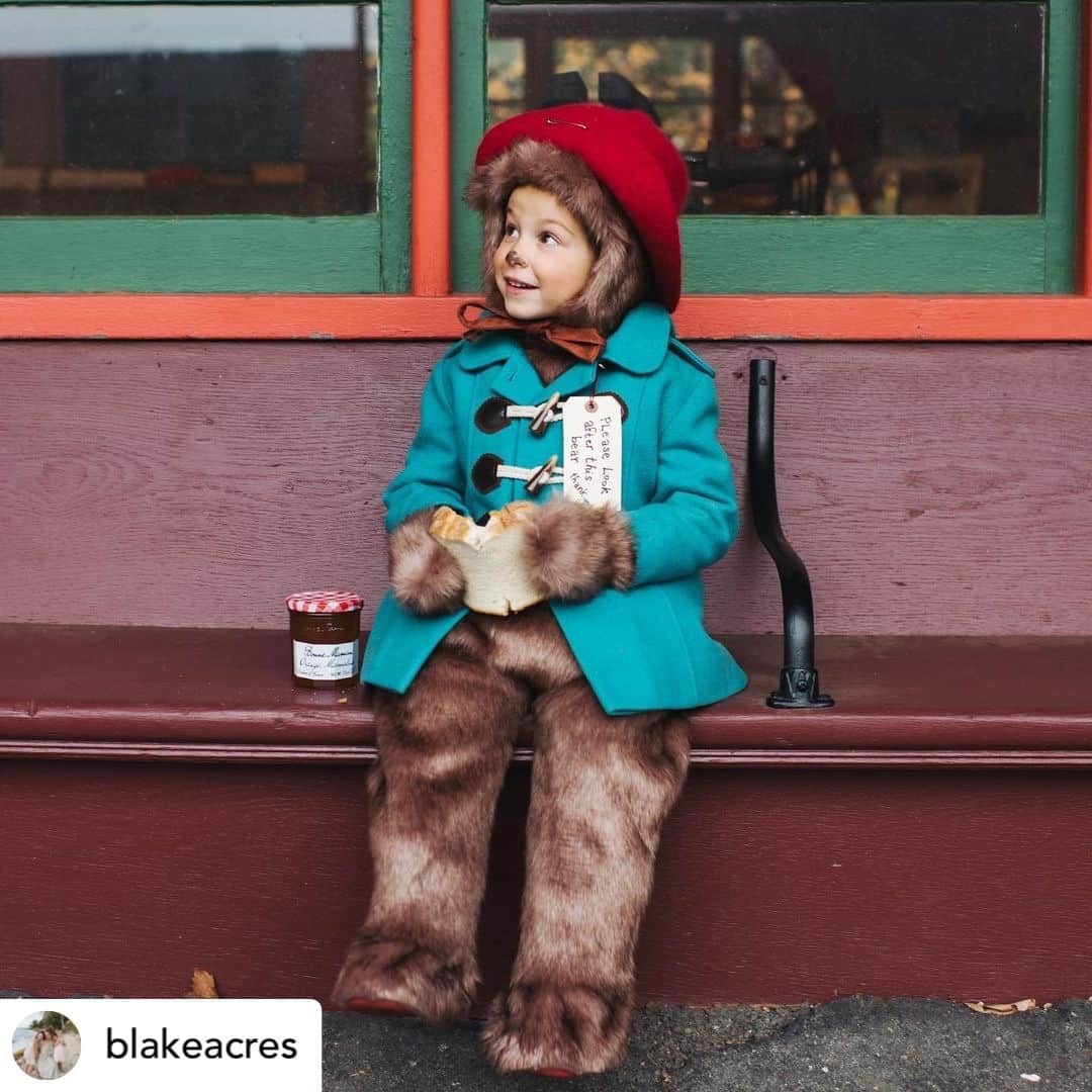 Paddington Bearさんのインスタグラム写真 - (Paddington BearInstagram)「January can be quite cold in London but this young cub is sure to stay warm!⁣ ⁣ 📸 @blakeacres」1月9日 20時39分 - paddingtonbear
