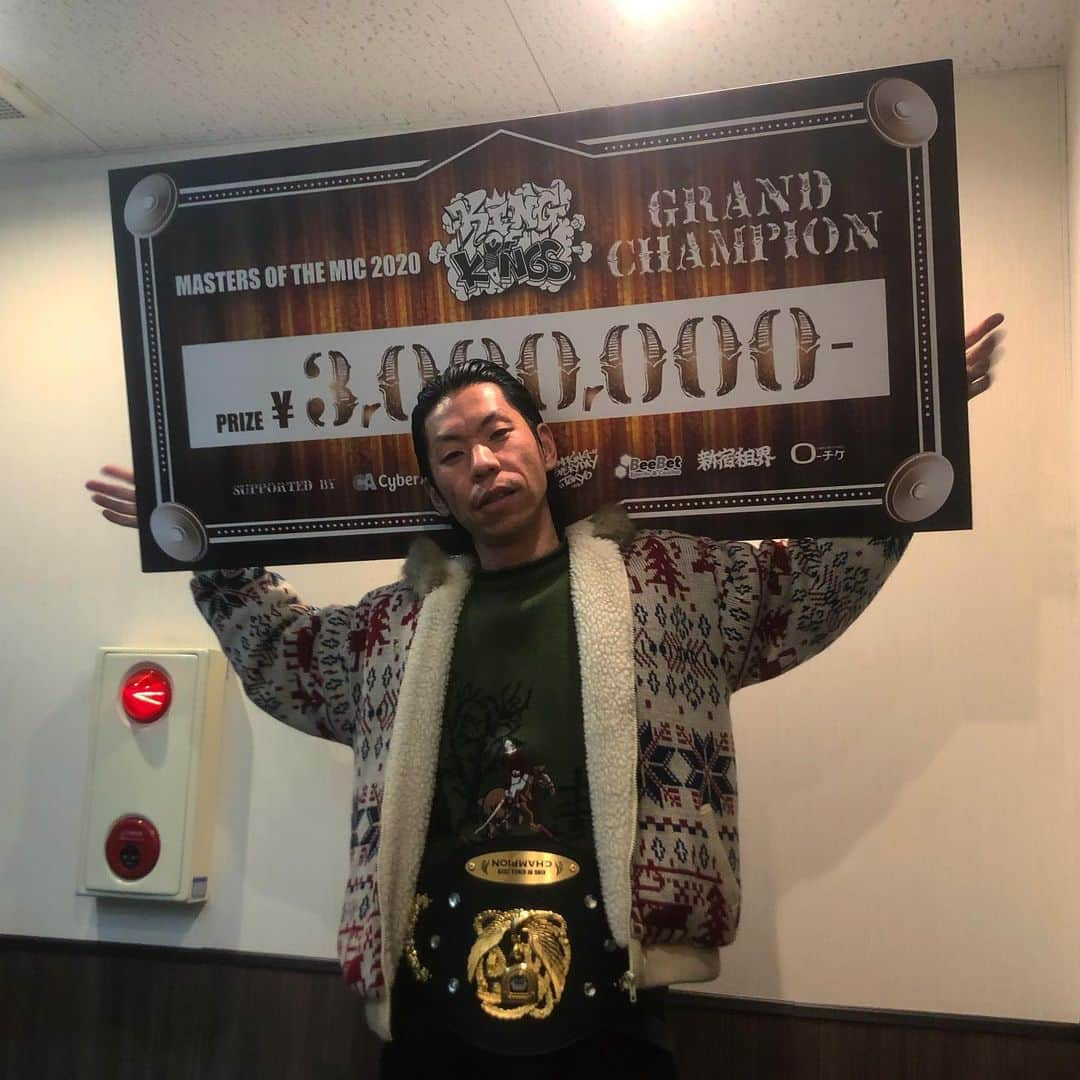 漢さんのインスタグラム写真 - (漢Instagram)「#KOK2020 GRAND CHAMPIONSHIP FINALで見事に優勝を勝ち取ったのは、これで2年ぶり2回目、呂布カルマ！！おめでとうございます！！   配信🎫 https://cittaworks.zaiko.io/e/KOK-2020-FINAL」1月9日 20時52分 - kan_9sari