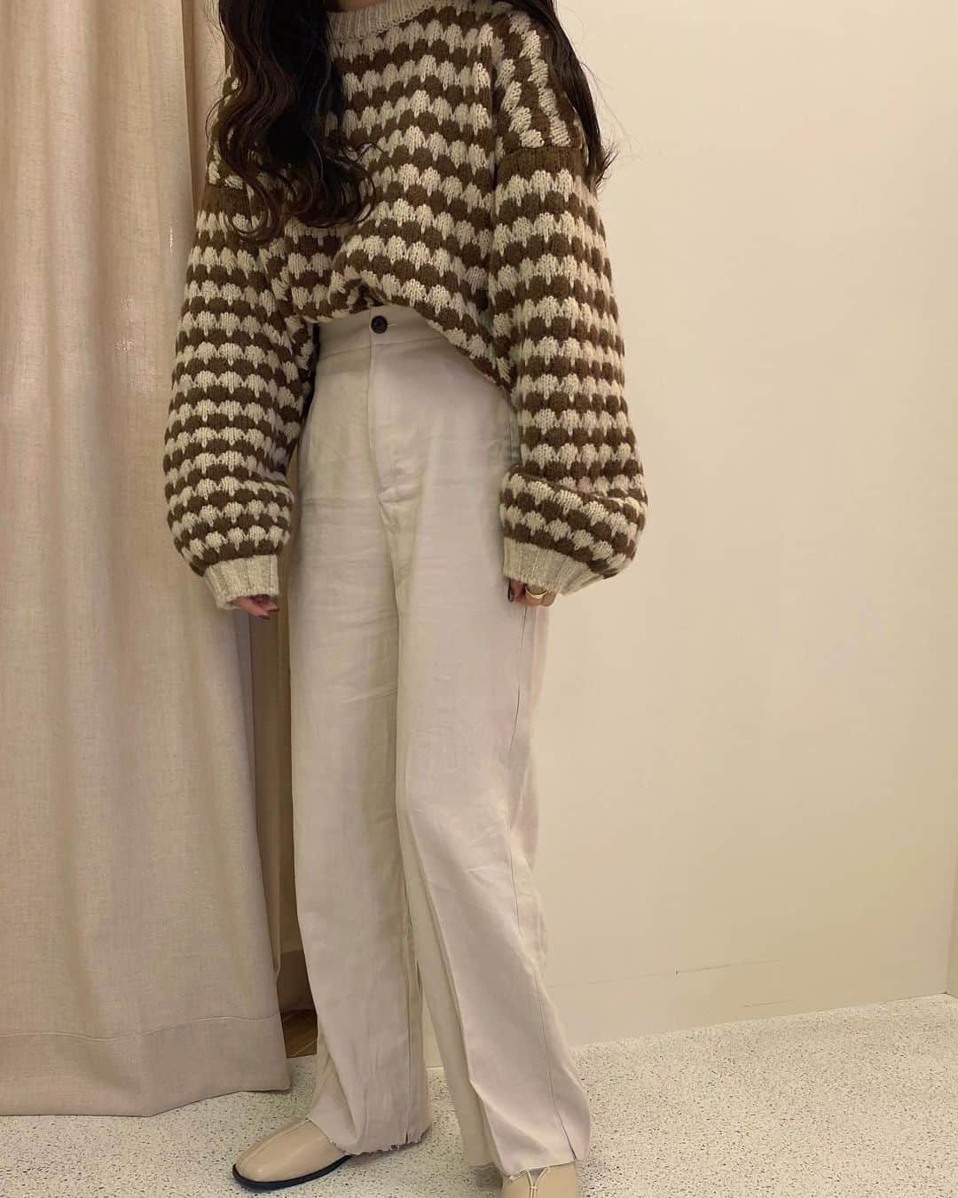 kannnaのインスタグラム：「ちょと前の出勤コーデ🤍 このニット可愛くてスキ〜」