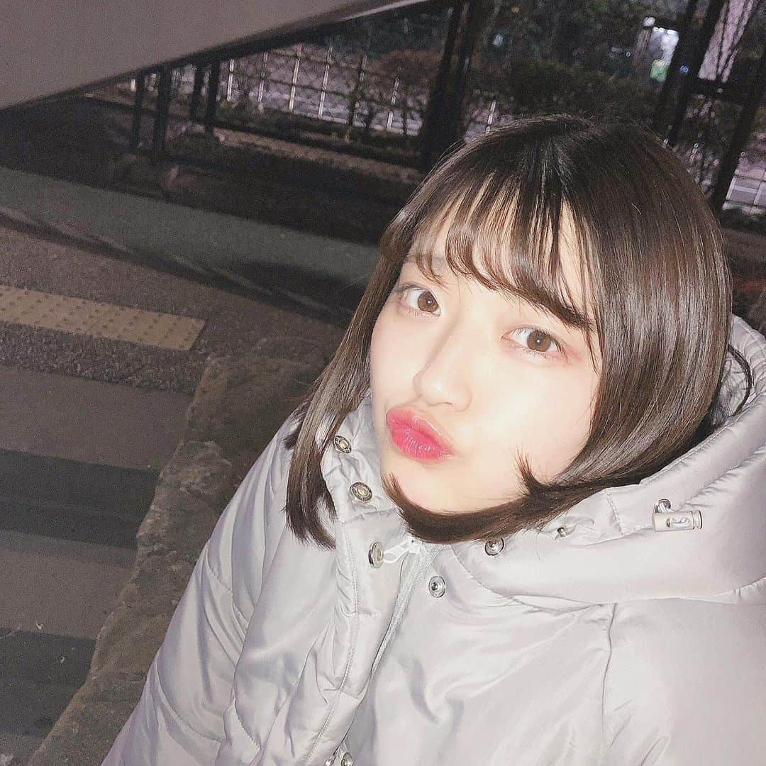 鈴木芽生菜さんのインスタグラム写真 - (鈴木芽生菜Instagram)「ちゅ💚 #アイドル #アプガ #ちゅー #ボブ #ダウンジャケット #寒いですね」1月9日 20時50分 - uugirl_new_meina