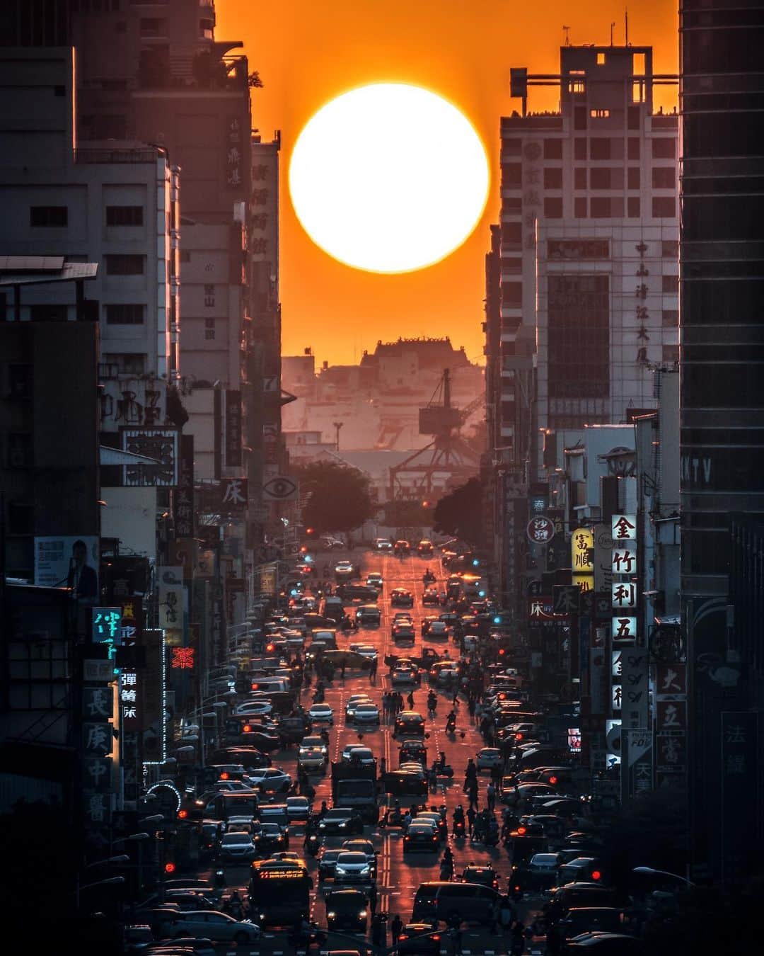 R̸K̸のインスタグラム：「The Kaohsiunghenge in Taiwan. #hellofrom Kaohsiung Taiwan ・ ・ ・ ・ #beautifuldestinations #earthfocus #earthoffcial #earthpix #thegreatplanet #discoverearth  #roamtheplanet #ourplanetdaily #lifeofadventure #nature  #theglobewanderer #stayandwander #welivetoexplore #awesome_photographers #IamATraveler #wonderful_places #TLPics  #voyaged #sonyalpha #bealpha #aroundtheworldpix #artofvisuals #travellingthroughtheworld #streets_vision #d_signers #lonelyplanet #luxuryworldtraveler #onlyforluxury #nightphotography @sonyalpha  @lightroom @soul.planet @earthfever @9gag @500px @paradise」