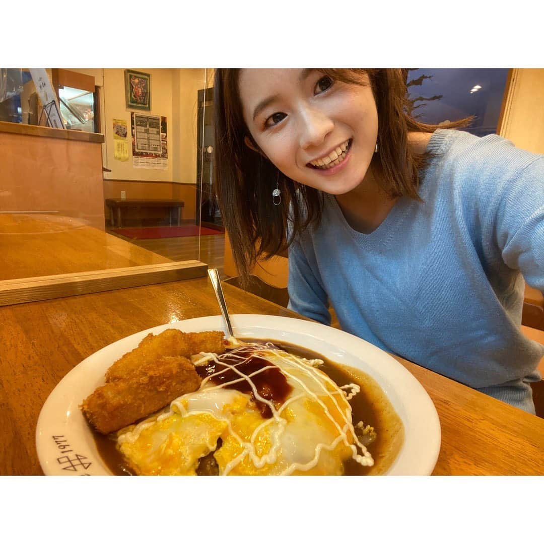 尾島早都樹さんのインスタグラム写真 - (尾島早都樹Instagram)「この週末、 友人と食べに行こうと話していた #かれー屋伊東 さんの #やさたまコロッケカレー 🍛  雪でしばらく延期になりましたが 写真だけでも見て満足しよう。笑 (こちらはゆるゆる富山遺産の ロケの下見に行った時に撮りました🤳)  . サービスでいただいた #らっきょう ！ 素材にかなりこだわっていらっしゃって 大粒でとってもシャキシャキでした！ らっきょうがこんなに美味しいとは、、 知りませんでした🤭💗  早く食べにいけるといいなぁ〜〜！！ (先日の内浦さんの投稿が羨ましかったです😂💕)  #チューリップテレビ #アナウンサー #女子アナ #ゆるゆる富山遺産 #やさたまカレー #カレーライス #カレー #クリームコロッケ #やさたま #忘れられない味 #富山飯 #地元飯」1月9日 21時00分 - ojima_satsuki