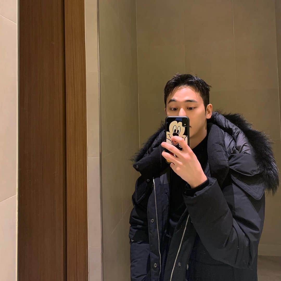 チェジン のインスタグラム：「😉」